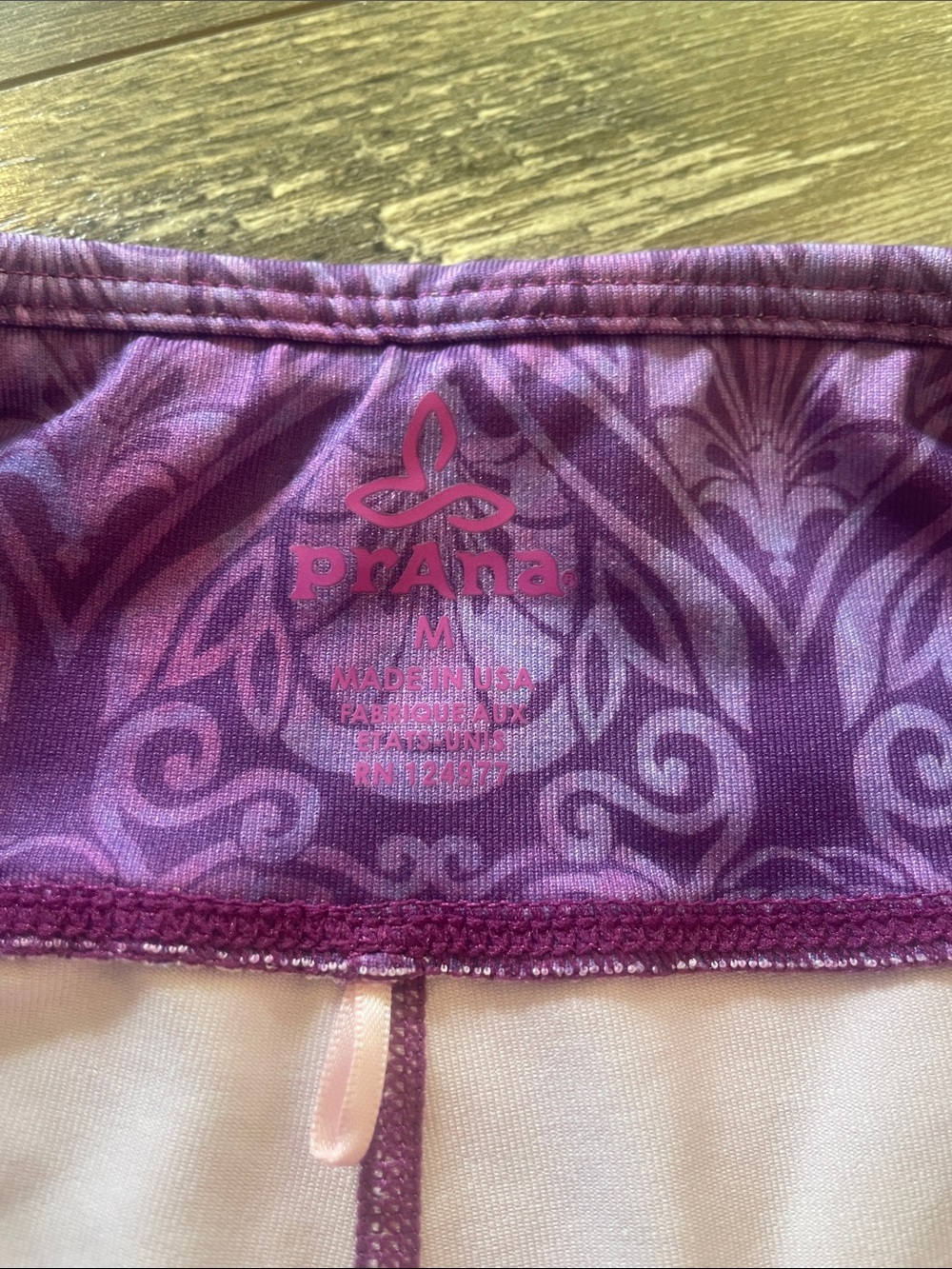 Prana Women’s Purple Capri Leggings with print Size Medium - Picture 2 of 7